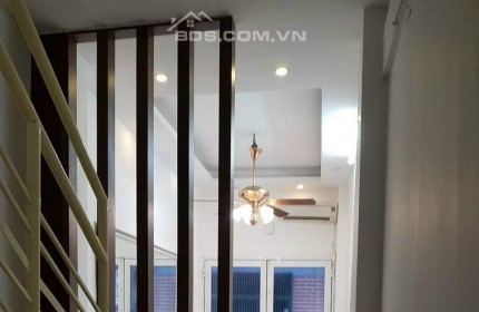 Bán nhà 24m x 3 tầng, 2,96 tỷ TL ô tô nhỏ, ô tô 5 tạ đỗ cửa, Yên Hòa, Cầu Giấy